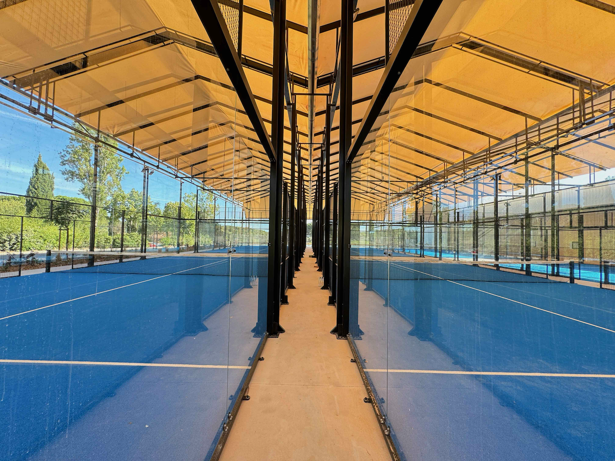 vue de plusieurs pistes d'un club